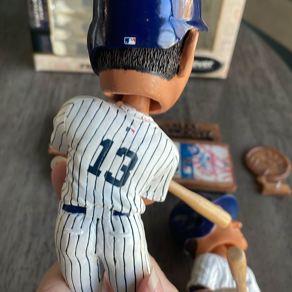 NY Yankees Legends of the Diamond Bobblemates - Mattingly & Rodriguez - Picture 13 of 16